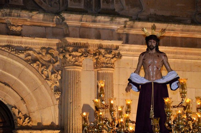 Polémica en Alcalá de Henares al impedirse el recorrido de la cofradía de  Jesús Despojado | Alcalá Hoy
