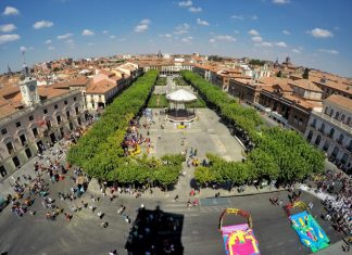 La Plaza de Cervantes un dia de Ferias y Fiestas La Plaza de Cervantes un dia de Ferias y Fiestas