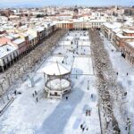 Vista panorámica de la Plaza de Cervantes nevada