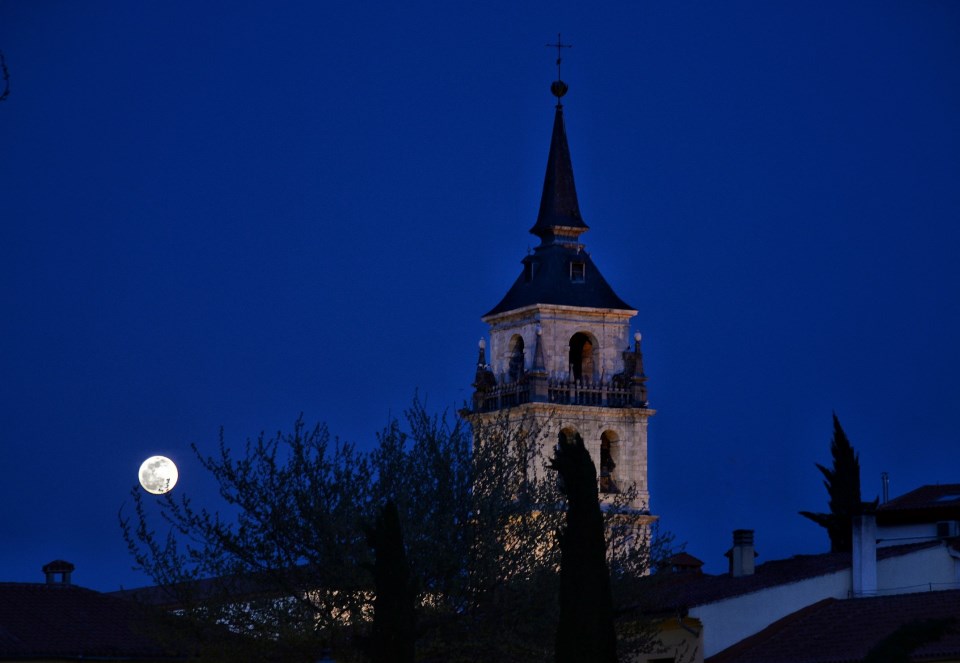 La luna llena de Semana Santa en la ciudad patrimonio