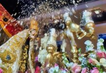 La Virgen del Carmen ya coronada recorre Alcalá en una procesión triunfal de más de siete horas