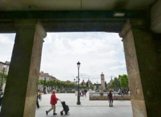 Vista de la Plaza de Cervantes desde la Calle Mayor