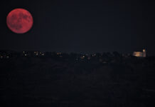 Luna llena del Ciervo sobre los Santos de la Humosa