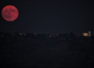 Luna llena del Ciervo sobre los Santos de la Humosa