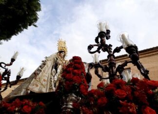 Ni el calor pudo con ella: la Virgen del Carmen volvió a conquistar las calles de Alcalá