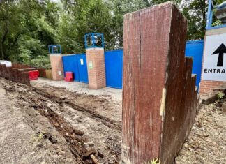Adiós a la escalera de madera: Alcalá renueva uno de los accesos principales al Recinto Ferial antes de las Ferias