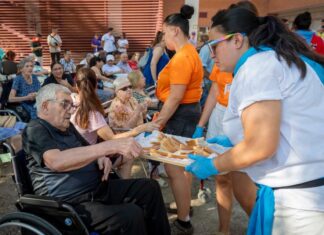 Paquito el Chocolatero, merienda y mucho cariño: las Ferias que no se olvidan de sus mayores